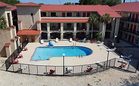 Tricove Inn & Suites